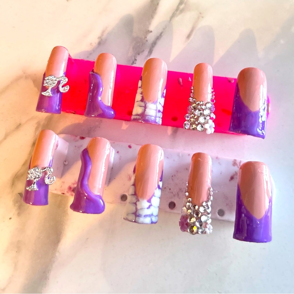 Medium purple duck nail press ons🦆💜💅🏽💅🏽💅🏽💅🏽  OFFERS!!